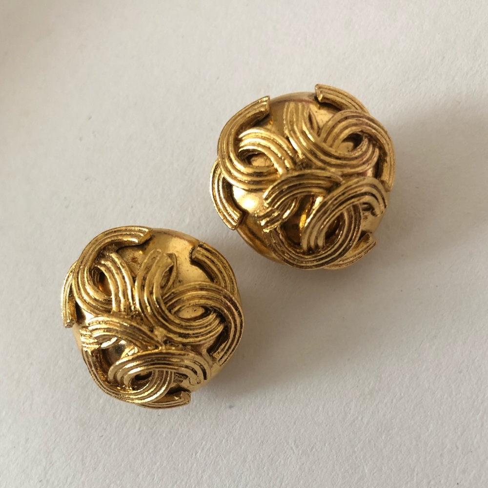 Vintage Chanel Gold Clip On Earrings